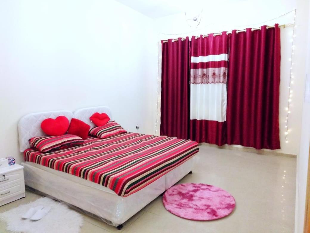Bright Sunshine Holiday Home Shared Apartments Dubai Buitenkant foto